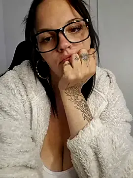 LouannaHart – webcam model profile photo Image 8