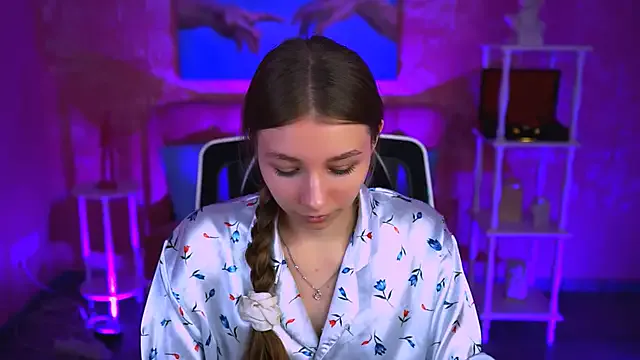 vkristalper – webcam model profile photo Image 17