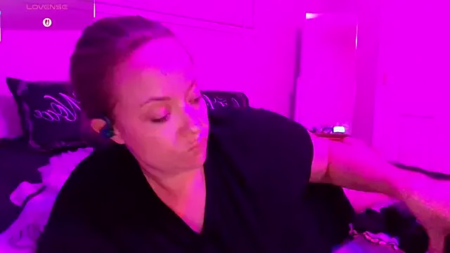 JoiDivision – webcam model profile photo Image 12