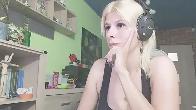 JoiDivision – webcam model profile photo Image 14