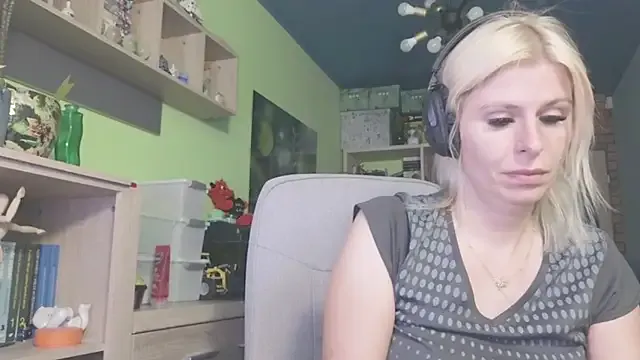 JoiDivision – webcam model profile photo Image 19