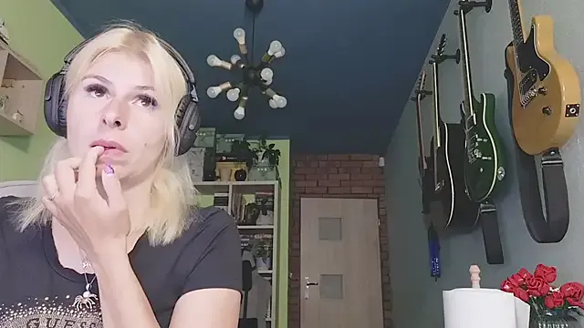 JoiDivision – webcam model profile photo Image 5