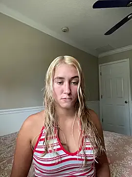 Cintyaleiner – webcam model profile photo Image 9