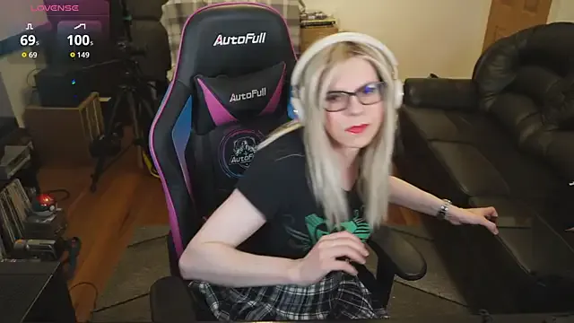 JoiDivision – webcam model profile photo Image 12