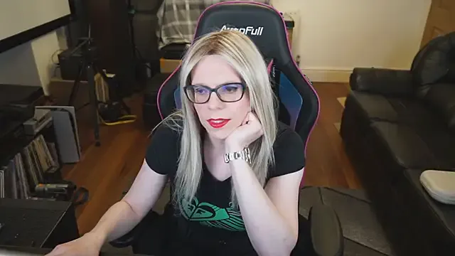 JoiDivision – webcam model profile photo Image 16