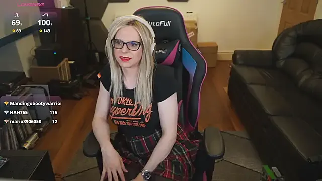 JoiDivision – webcam model profile photo Image 4