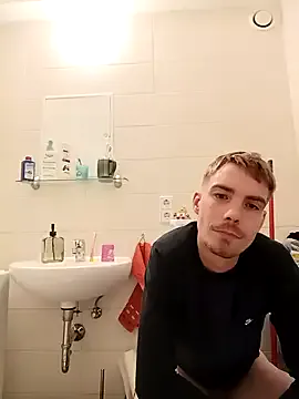 Mysticmingle69 – webcam model profile photo Image 5