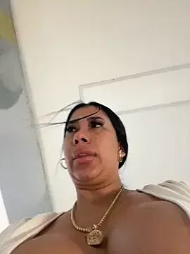 BustyRea – webcam model profile photo Image 10