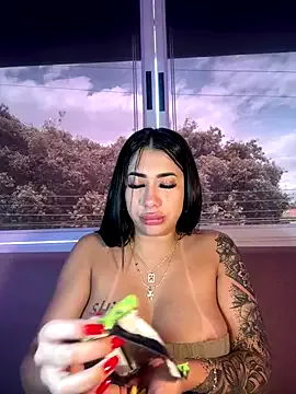 BustyRea – webcam model profile photo Image 13