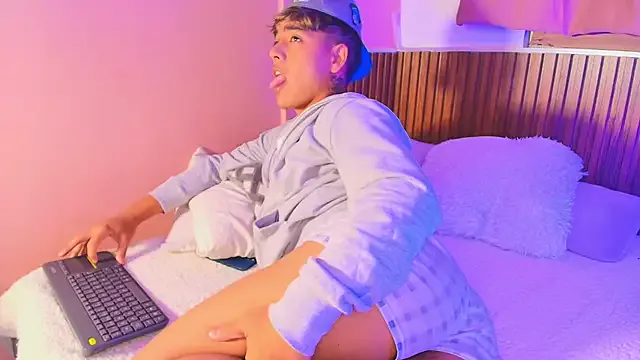 vliamper – webcam model profile photo Image 14