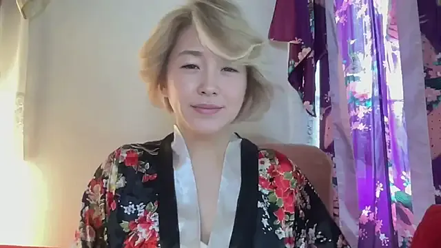 KYALOx1 – webcam model profile photo Image 7