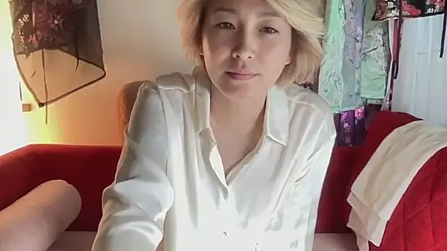 KYALOx1 – webcam model profile photo Image 9