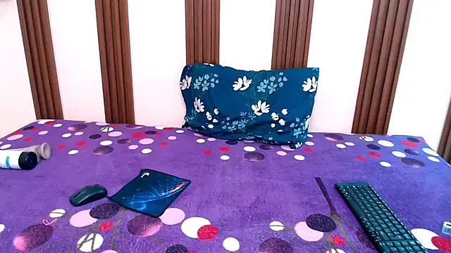 DeliaMarlow – webcam model profile photo Image 4