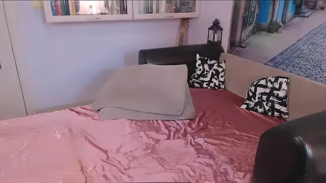 lovehollyann – webcam model profile photo Image 14