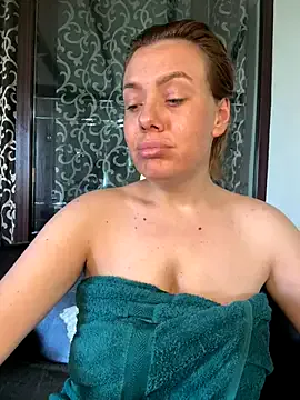 KrisKkiki – webcam model profile photo