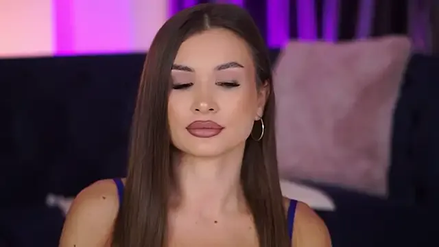 Wildfruit – webcam model profile photo Image 2