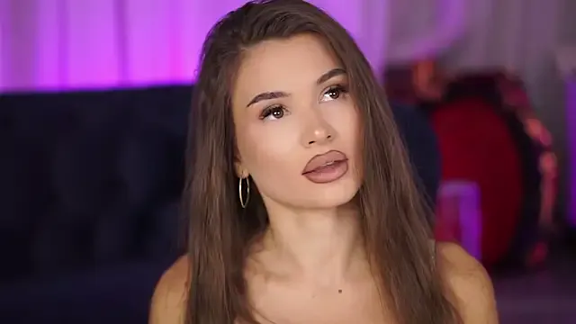 Wildfruit – webcam model profile photo Image 3