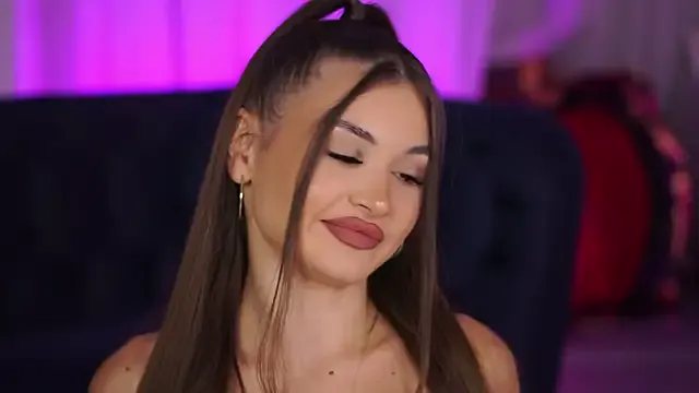 Wildfruit – webcam model profile photo Image 4