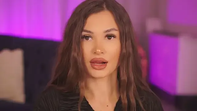 Wildfruit – webcam model profile photo Image 6