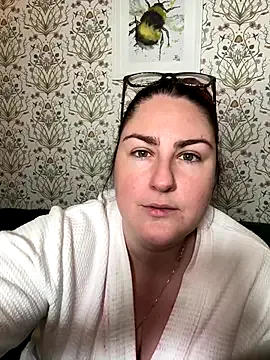 ItsVi – webcam model profile photo Image 15