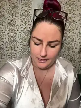 ItsVi – webcam model profile photo Image 4