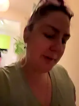 ItsVi – webcam model profile photo Image 6