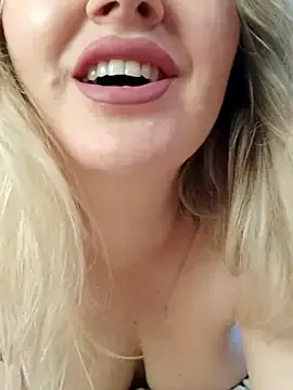 AlenaKeys – webcam model profile photo Image 8