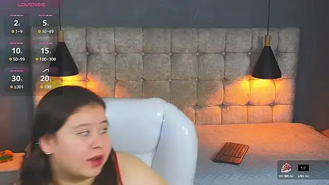 HornyGirlH – webcam model profile photo Image 3