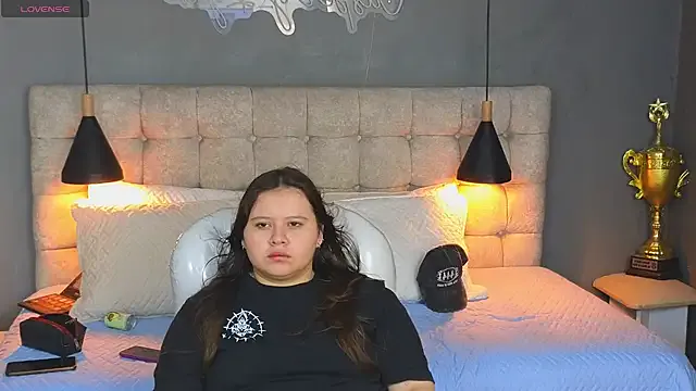 HornyGirlH – webcam model profile photo Image 5