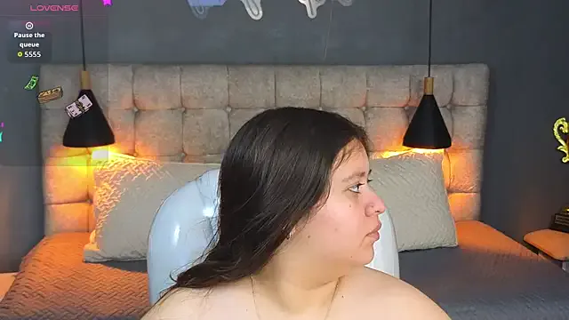 HornyGirlH – webcam model profile photo Image 6