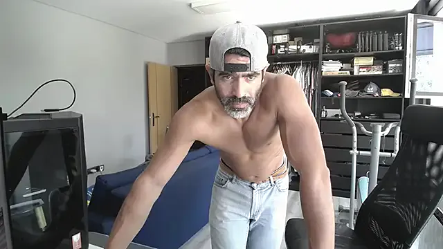 Krittyass – webcam model profile photo Image 7