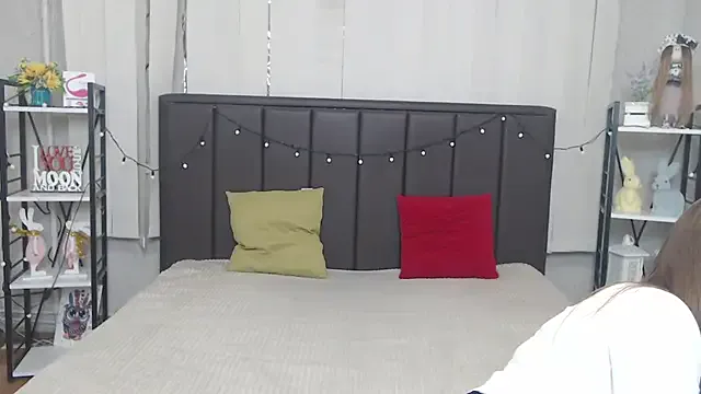 Alina_Vibe_Me – webcam model profile photo Image 12