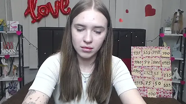 Alina_Vibe_Me – webcam model profile photo Image 3