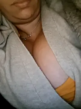 KymDeluxe – webcam model profile photo Image 7