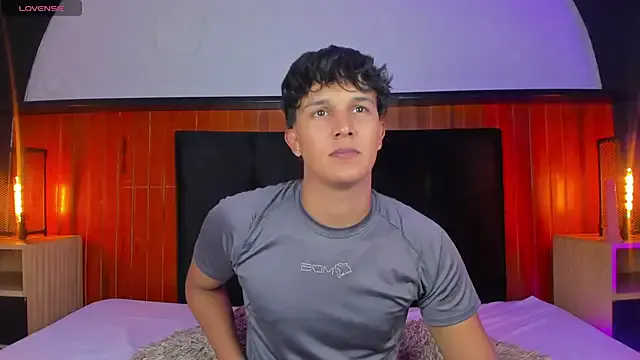 camille-w – webcam model profile photo Image 12