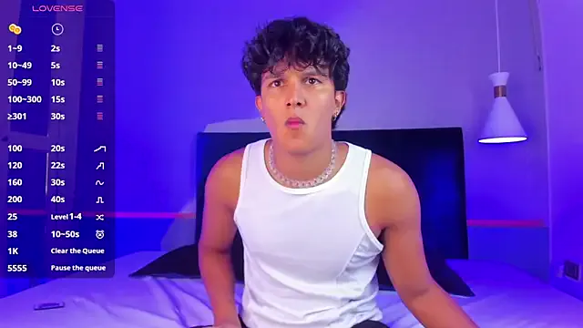 camille-w – webcam model profile photo Image 3