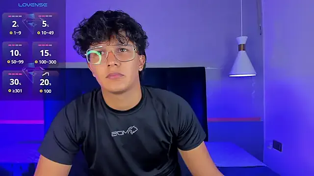 camille-w – webcam model profile photo Image 5