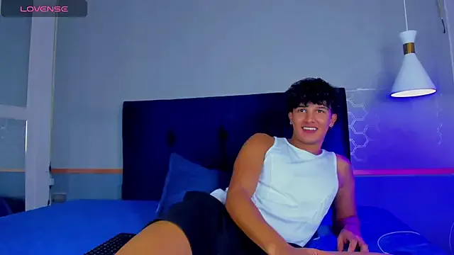 camille-w – webcam model profile photo Image 6