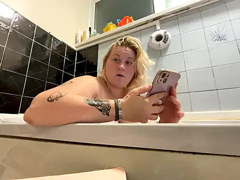 ElarraShine – webcam model profile photo Image 18