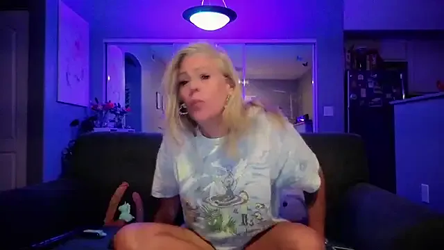 LiaRussel – webcam model profile photo Image 4