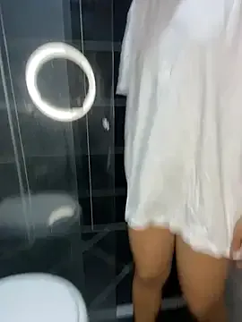 SLZAARA – webcam model profile photo Image 2