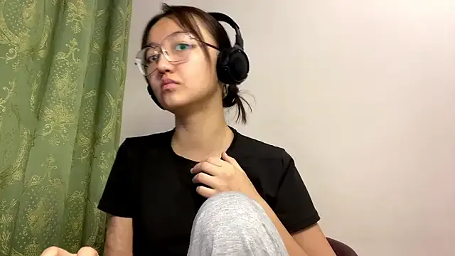 LinaClous – webcam model profile photo