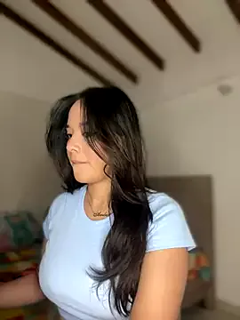 LuxeLou – webcam model profile photo Image 12