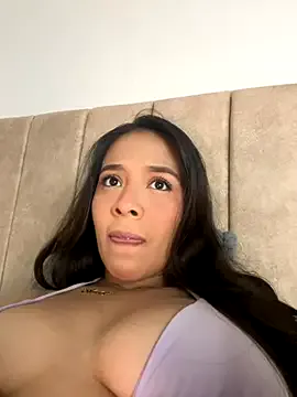 LuxeLou – webcam model profile photo Image 8