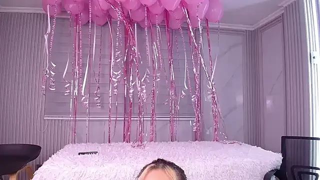 KiraSpitQueen – webcam model profile photo Image 4