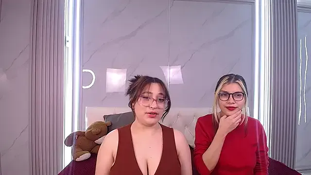 KiraSpitQueen – webcam model profile photo Image 6