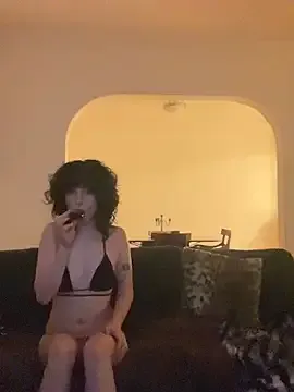 Livingz0m6ie – webcam model profile photo