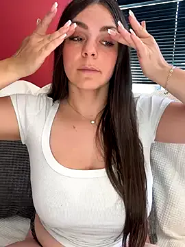 Crelly – webcam model profile photo Image 13