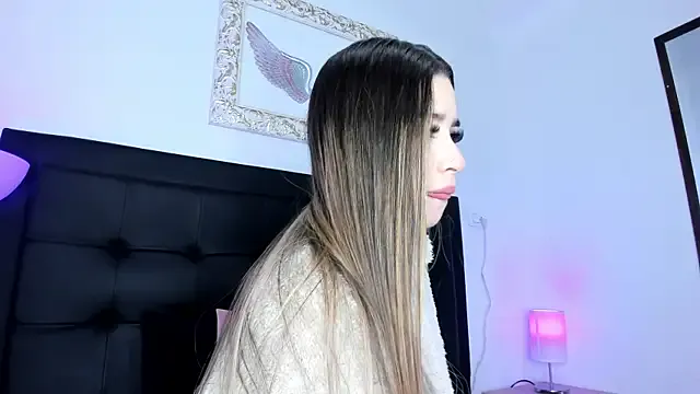 Petite_minette30 – webcam model profile photo Image 4