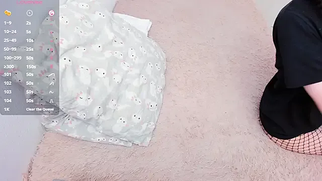 CarolineeFoster – webcam model profile photo Image 10